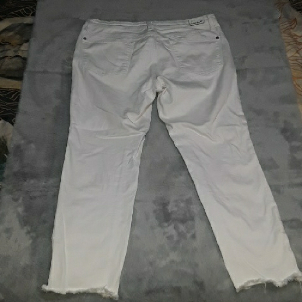 Judy Blue White Women's Jeans - Picture 3 of 6